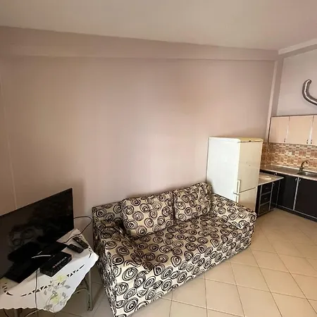 Priska Apartment *