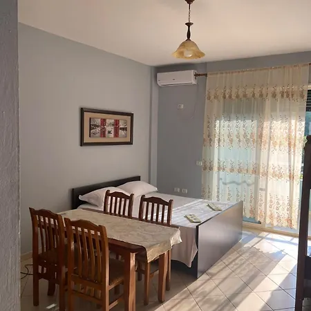 Priska Apartment *